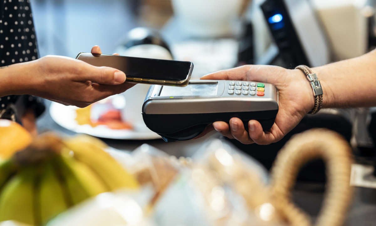 The Pros and Cons of Digital Payments at Grocery Stores